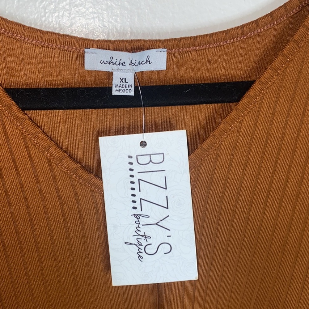 🌵NWT Burn Orange long sleeve ribbed fun designed top! - Picture 3 of 8